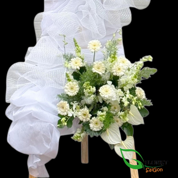 Send condolence flower wreath to HCMC